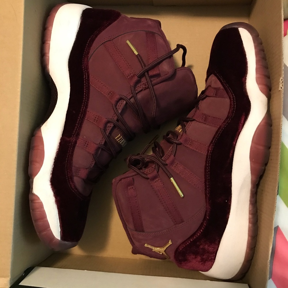 Maroon Velvet Jordan 11 - Picture 1 of 4